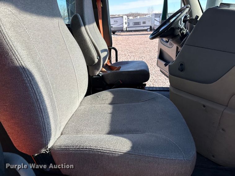 image for item YA2295 2017 Freightliner Cascadia 125 semi truck