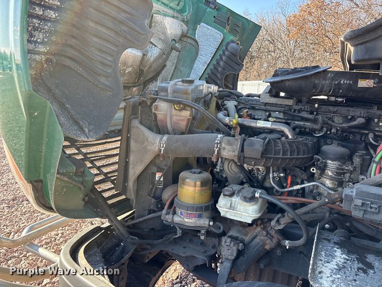 image for item YA2295 2017 Freightliner Cascadia 125 semi truck