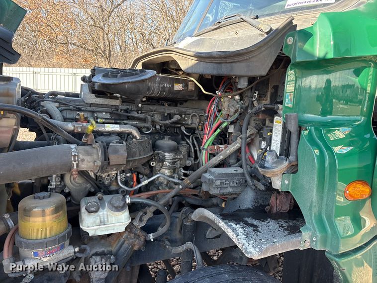 image for item YA2295 2017 Freightliner Cascadia 125 semi truck