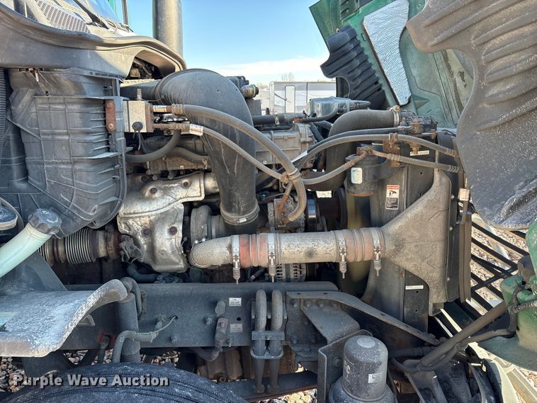 image for item YA2295 2017 Freightliner Cascadia 125 semi truck