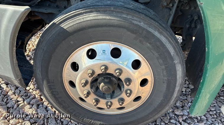 image for item YA2295 2017 Freightliner Cascadia 125 semi truck