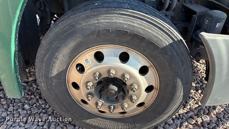 image for item YA2295 2017 Freightliner Cascadia 125 semi truck