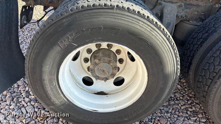 image for item YA2295 2017 Freightliner Cascadia 125 semi truck