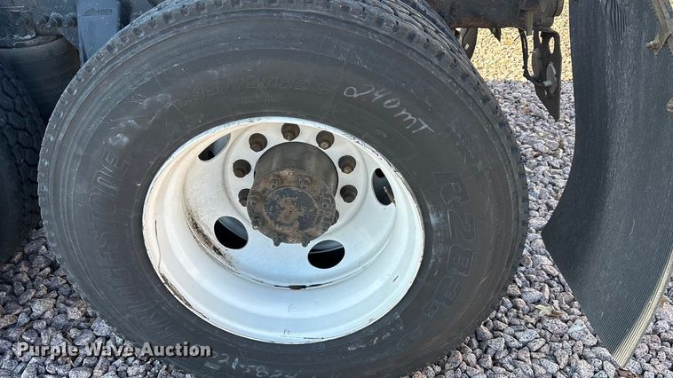 image for item YA2295 2017 Freightliner Cascadia 125 semi truck