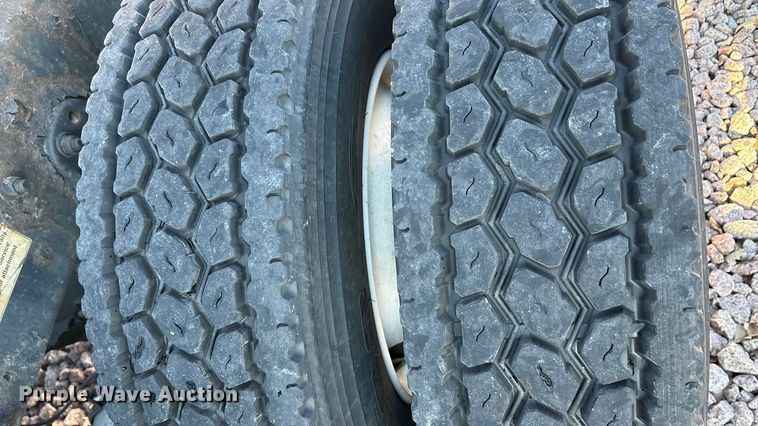 image for item YA2295 2017 Freightliner Cascadia 125 semi truck