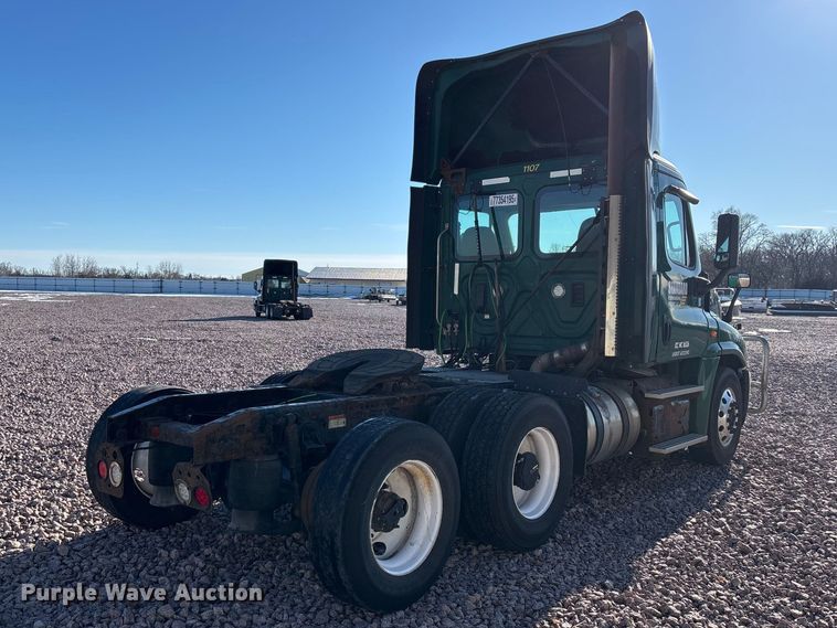 image for item YA2296 2017 Freightliner Cascadia 125 semi truck