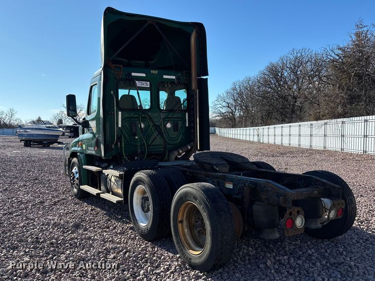 image for item YA2296 2017 Freightliner Cascadia 125 semi truck