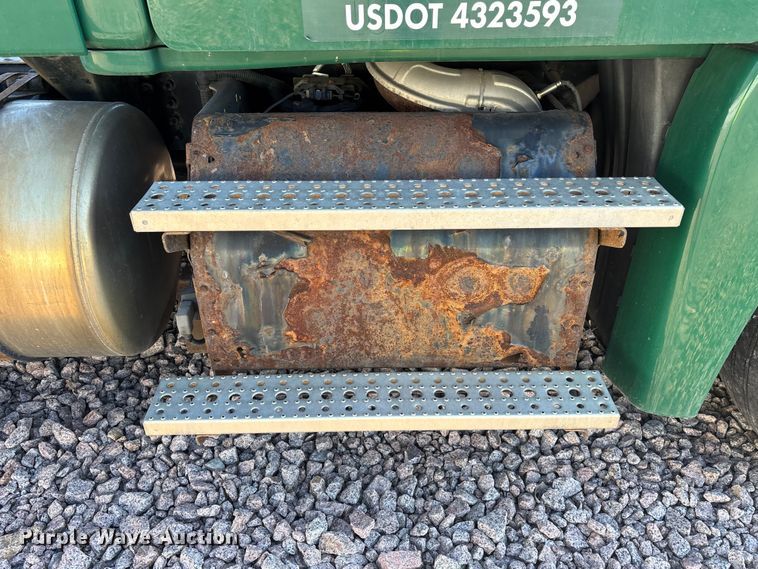 image for item YA2296 2017 Freightliner Cascadia 125 semi truck