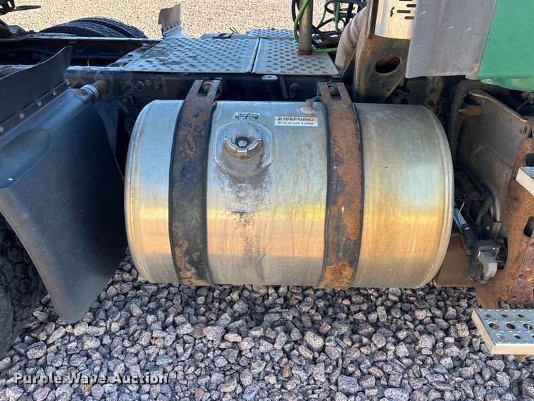 image for item YA2296 2017 Freightliner Cascadia 125 semi truck