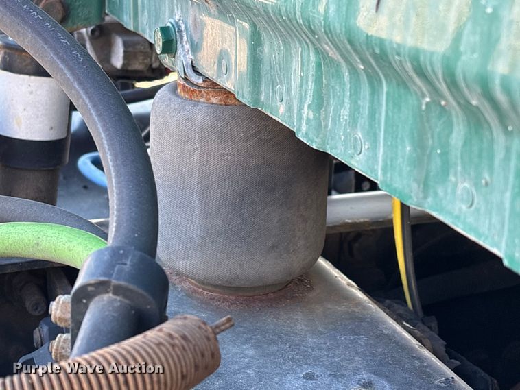 image for item YA2296 2017 Freightliner Cascadia 125 semi truck