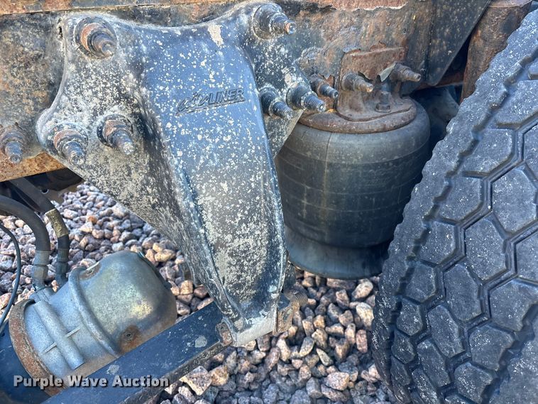 image for item YA2296 2017 Freightliner Cascadia 125 semi truck