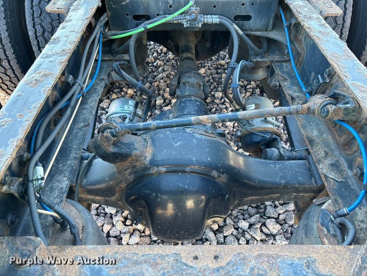 image for item YA2296 2017 Freightliner Cascadia 125 semi truck