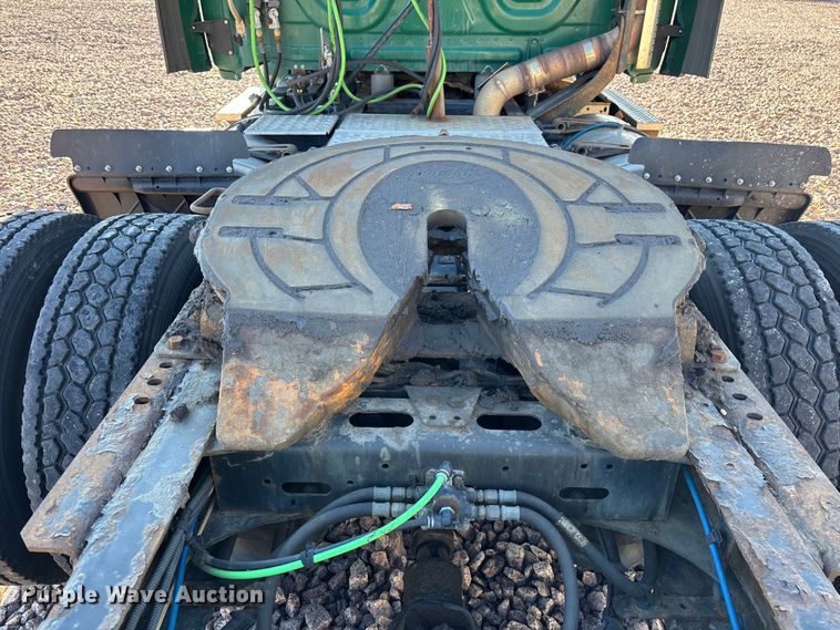 image for item YA2296 2017 Freightliner Cascadia 125 semi truck