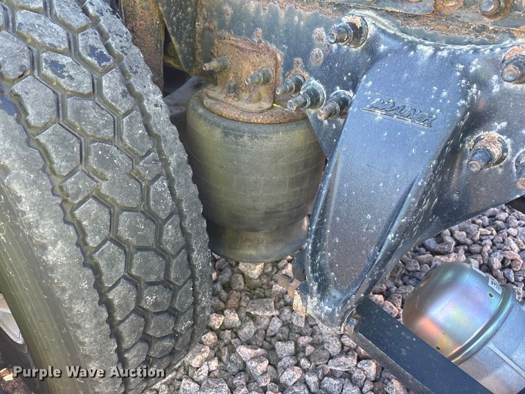 image for item YA2296 2017 Freightliner Cascadia 125 semi truck