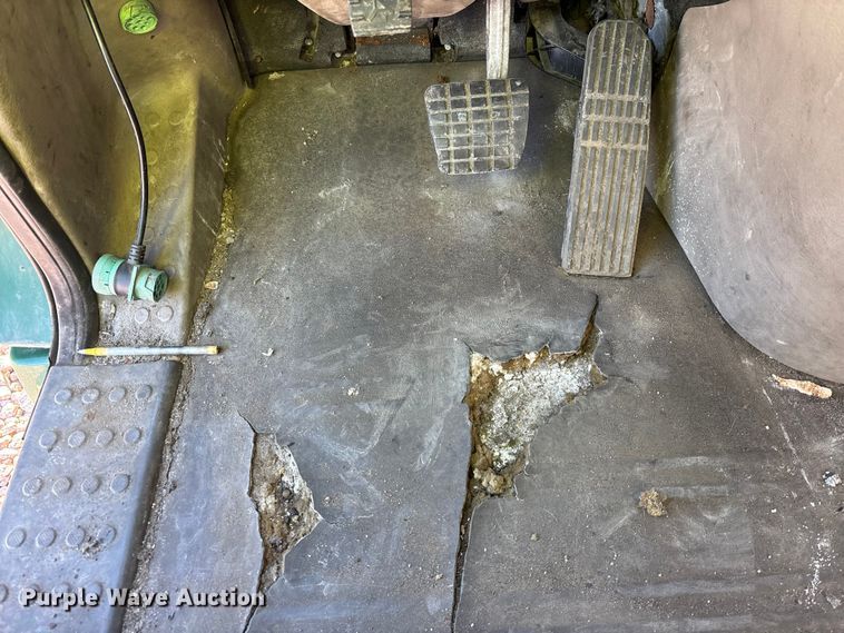 image for item YA2296 2017 Freightliner Cascadia 125 semi truck