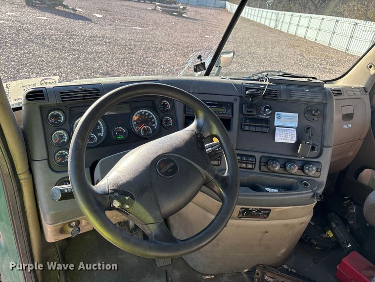 image for item YA2296 2017 Freightliner Cascadia 125 semi truck