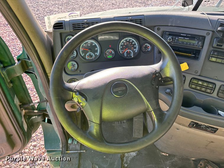 image for item YA2296 2017 Freightliner Cascadia 125 semi truck