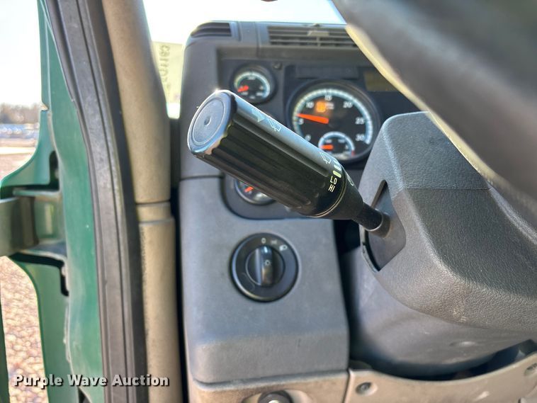 image for item YA2296 2017 Freightliner Cascadia 125 semi truck