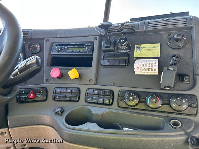 image for item YA2296 2017 Freightliner Cascadia 125 semi truck