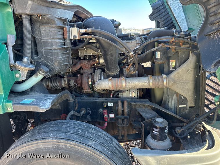 image for item YA2296 2017 Freightliner Cascadia 125 semi truck