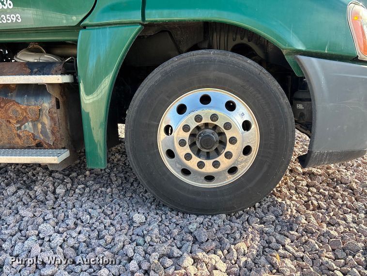 image for item YA2296 2017 Freightliner Cascadia 125 semi truck