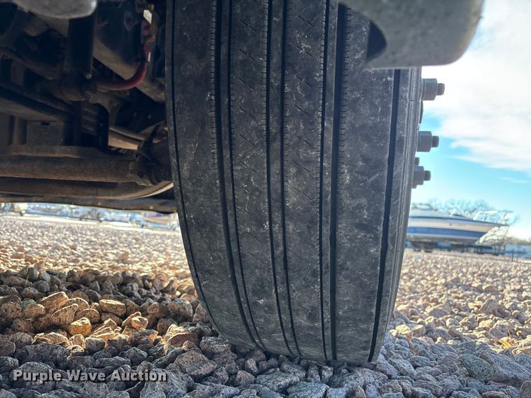 image for item YA2296 2017 Freightliner Cascadia 125 semi truck