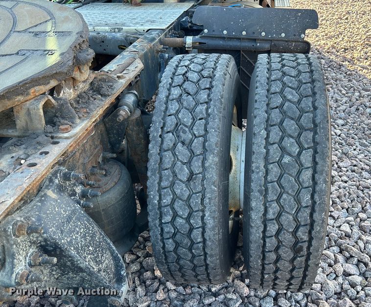 image for item YA2296 2017 Freightliner Cascadia 125 semi truck