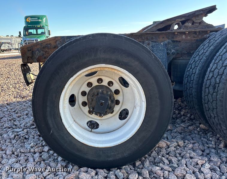 image for item YA2296 2017 Freightliner Cascadia 125 semi truck