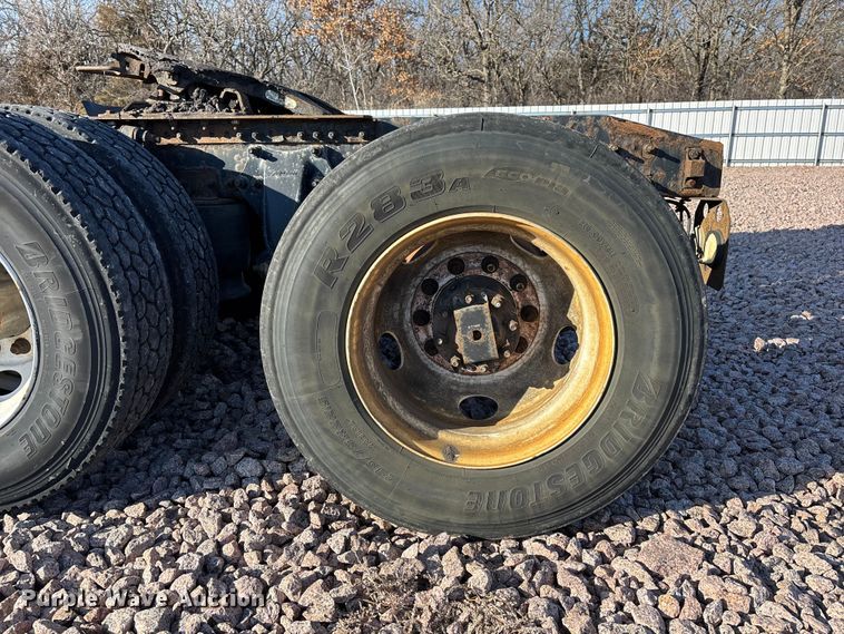 image for item YA2296 2017 Freightliner Cascadia 125 semi truck