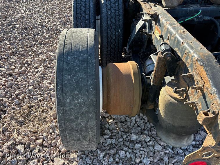 image for item YA2296 2017 Freightliner Cascadia 125 semi truck