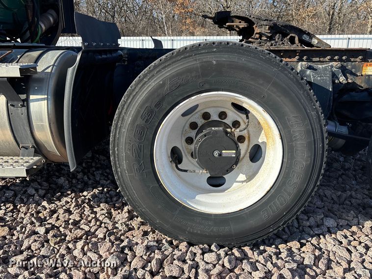 image for item YA2296 2017 Freightliner Cascadia 125 semi truck