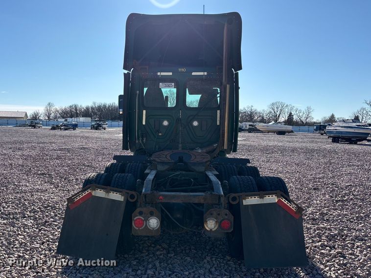 image for item YA2297 2017 Freightliner Cascadia 125 semi truck