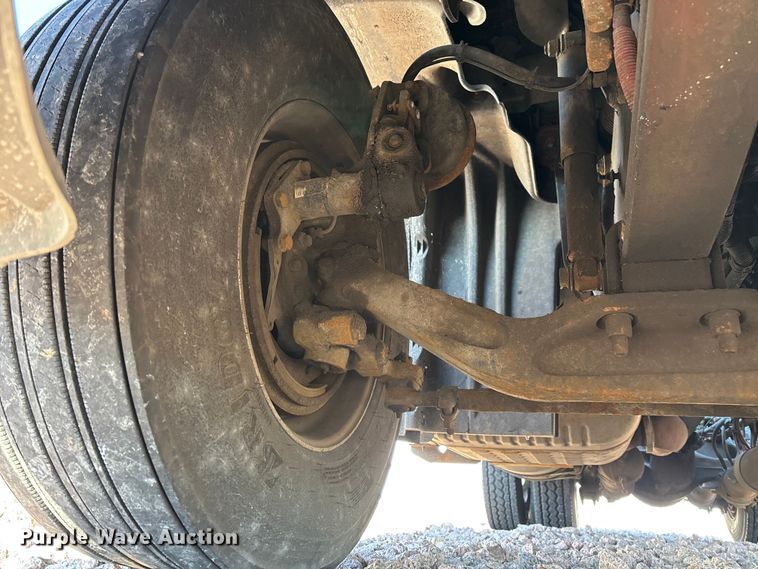 image for item YA2297 2017 Freightliner Cascadia 125 semi truck