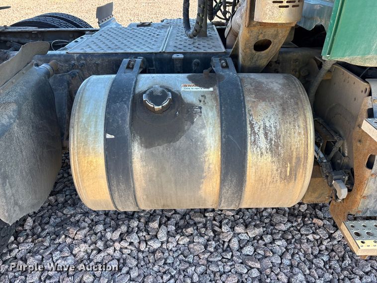 image for item YA2297 2017 Freightliner Cascadia 125 semi truck