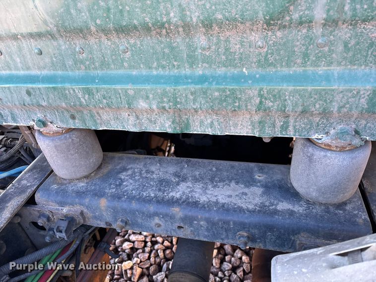 image for item YA2297 2017 Freightliner Cascadia 125 semi truck