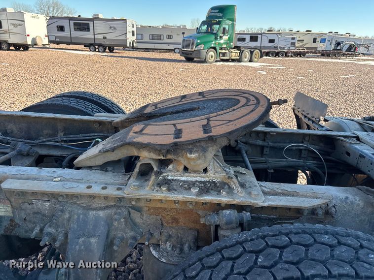 image for item YA2297 2017 Freightliner Cascadia 125 semi truck