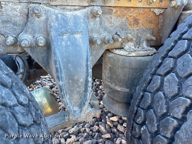 image for item YA2297 2017 Freightliner Cascadia 125 semi truck