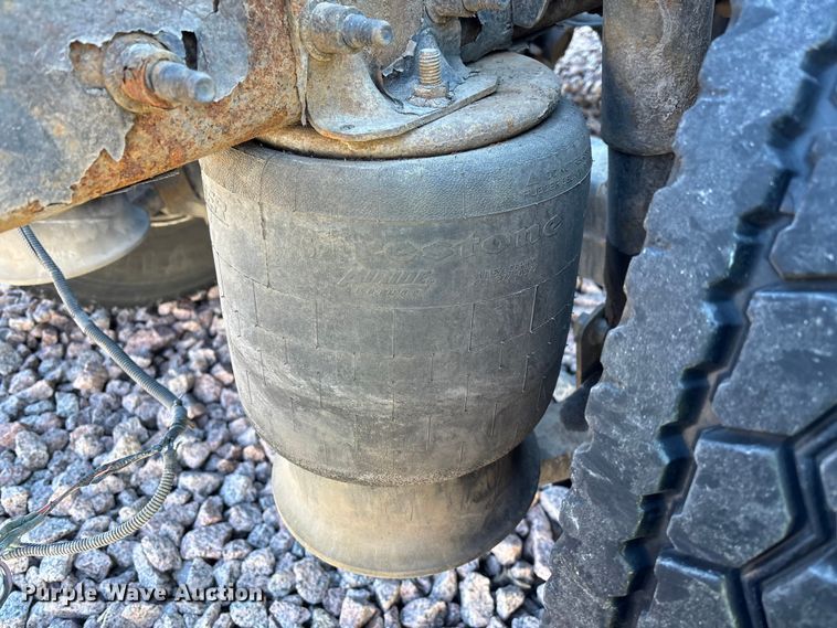 image for item YA2297 2017 Freightliner Cascadia 125 semi truck