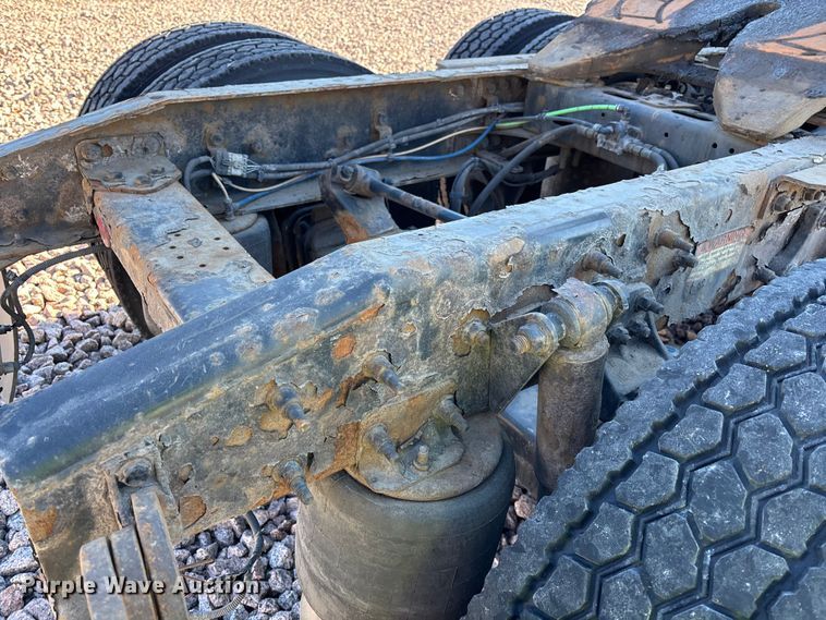 image for item YA2297 2017 Freightliner Cascadia 125 semi truck