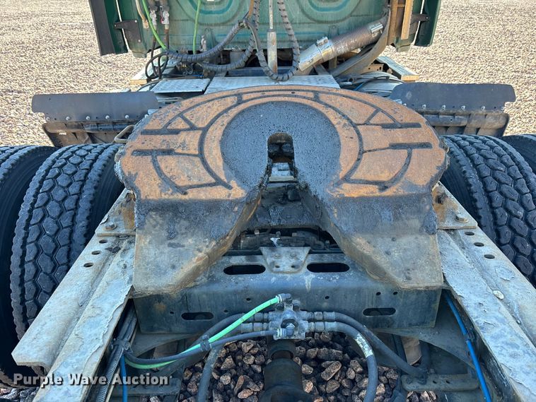 image for item YA2297 2017 Freightliner Cascadia 125 semi truck