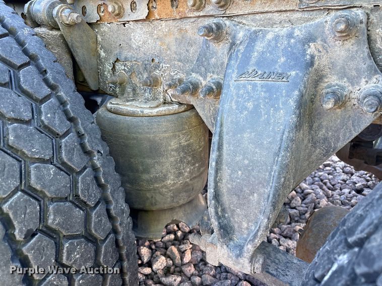 image for item YA2297 2017 Freightliner Cascadia 125 semi truck