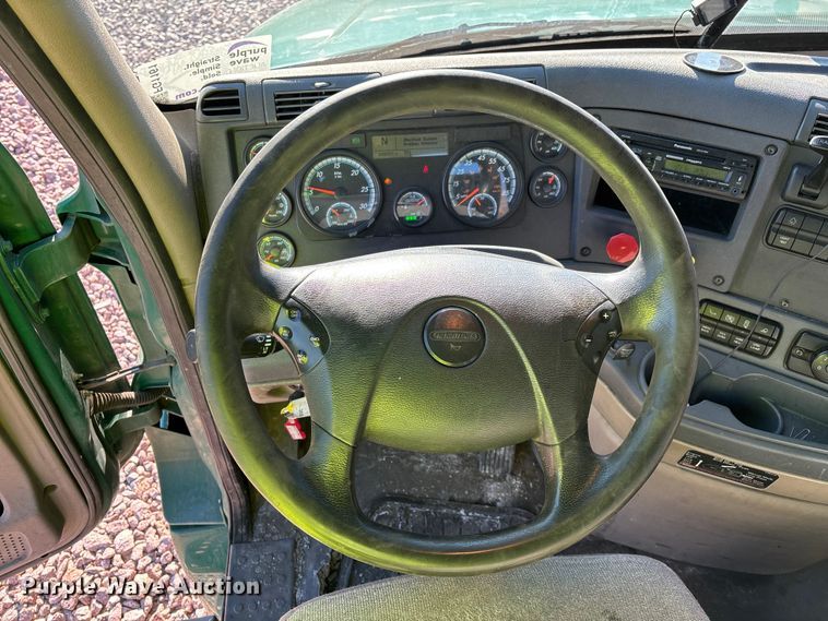 image for item YA2297 2017 Freightliner Cascadia 125 semi truck