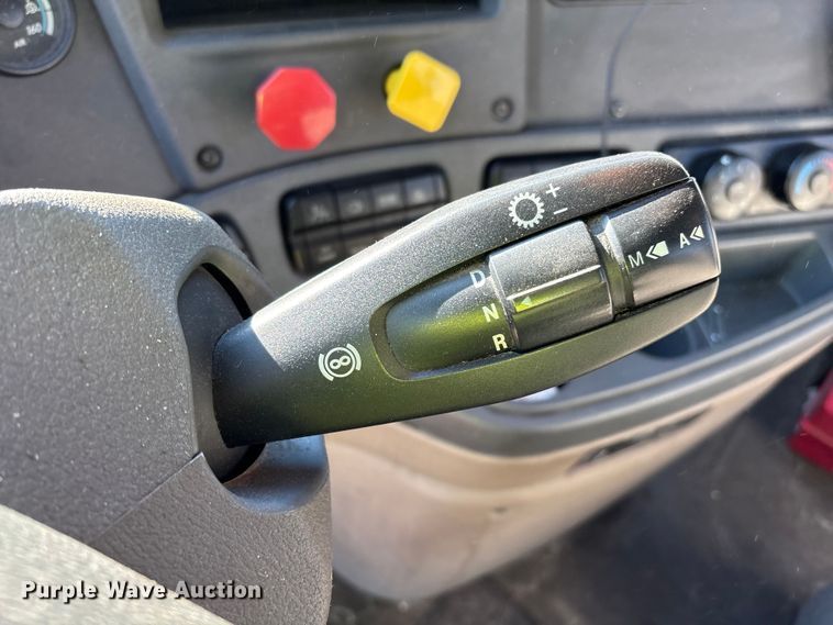 image for item YA2297 2017 Freightliner Cascadia 125 semi truck