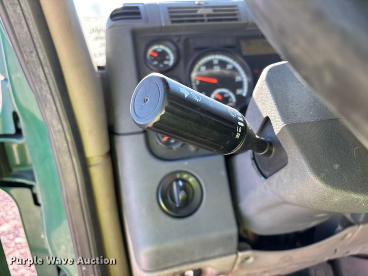 image for item YA2297 2017 Freightliner Cascadia 125 semi truck