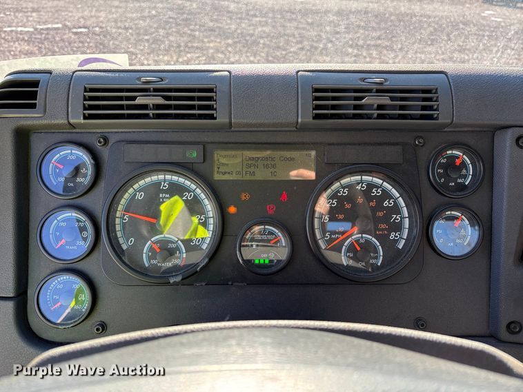 image for item YA2297 2017 Freightliner Cascadia 125 semi truck