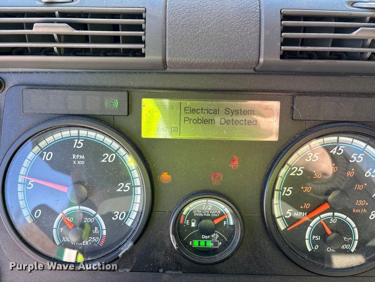 image for item YA2297 2017 Freightliner Cascadia 125 semi truck