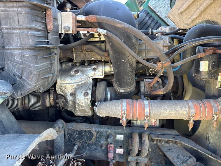 image for item YA2297 2017 Freightliner Cascadia 125 semi truck