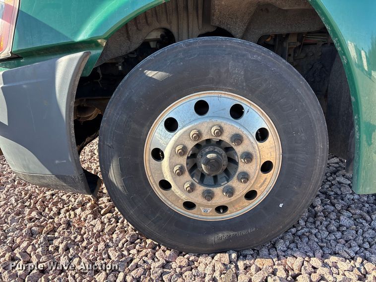 image for item YA2297 2017 Freightliner Cascadia 125 semi truck