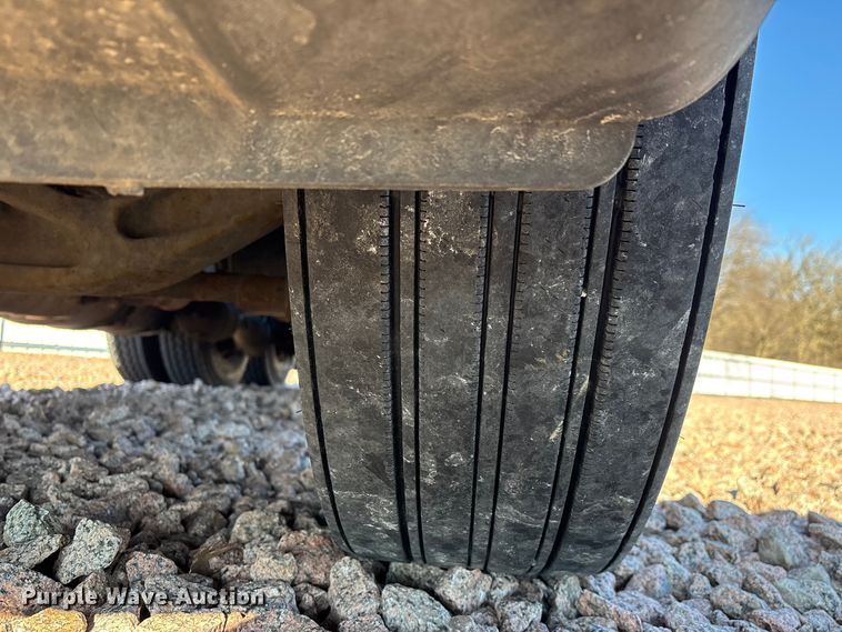 image for item YA2297 2017 Freightliner Cascadia 125 semi truck