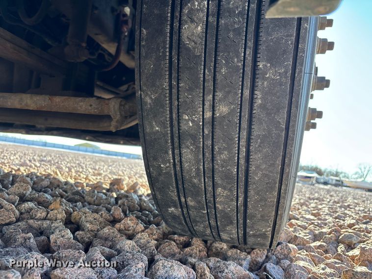 image for item YA2297 2017 Freightliner Cascadia 125 semi truck